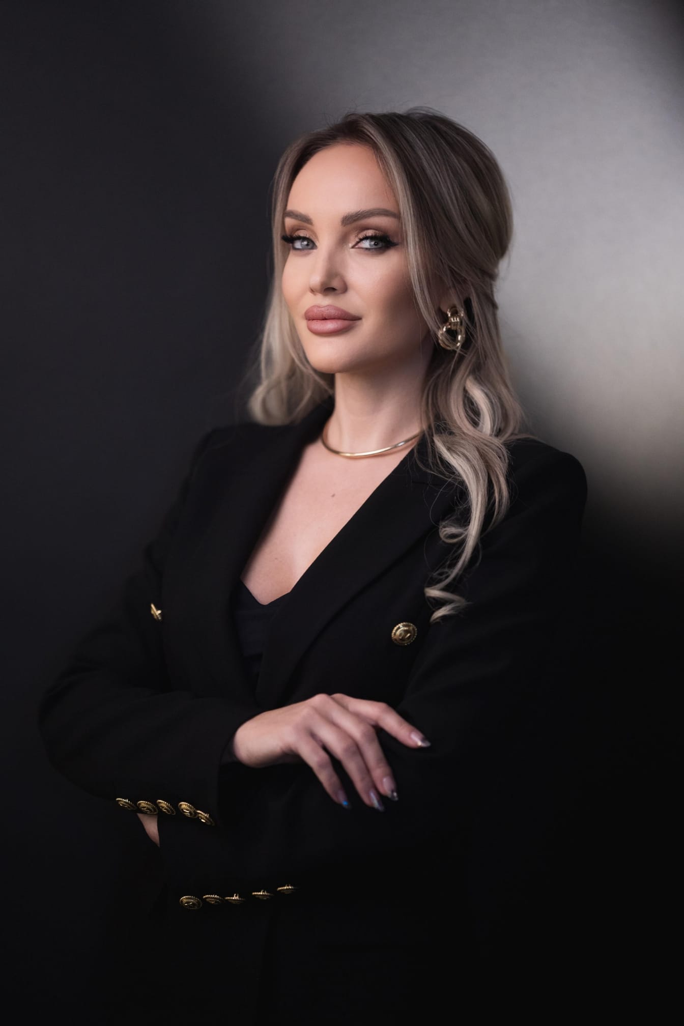 Dr. Corina Burcut, proprietara Cderma Clinique, o clinică avansată de estetică din Constanța, România