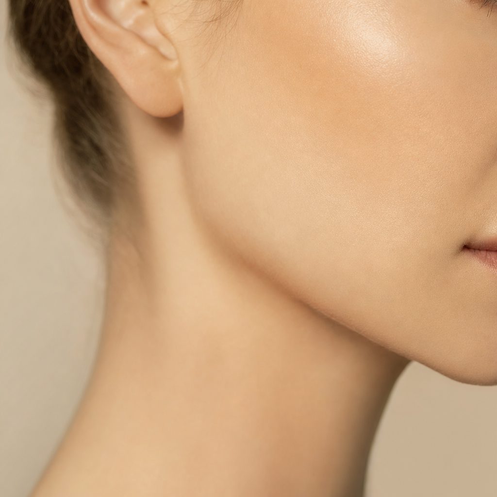 Botox sau Acid Hialuronic? Cum Alegi Tratamentul Potrivit pentru Riduri